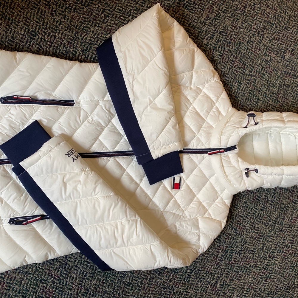 Tommy Hilfiger White Quilted Puffer Jacket with Navy Trim - Picture 5 of 5